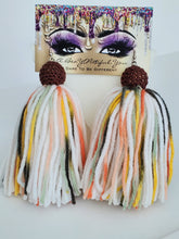 Load image into Gallery viewer, Confetti Snow Tassel ERrings

